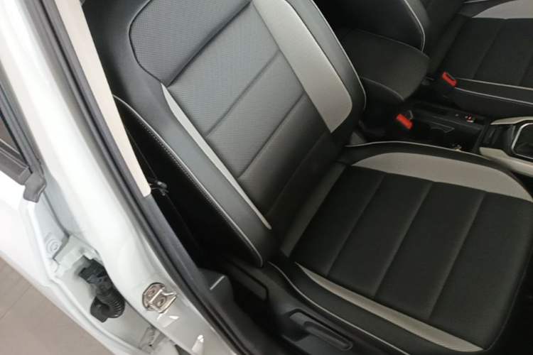 Used Volkswagen T-ROC 2025 280TSI DSG Two-Wheel Drive Time Edition Right Front Seat
