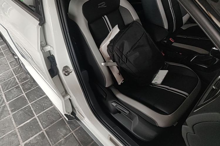 Used Volkswagen T-ROC 2025 300TSI DSG Two-Wheel Drive Starlight Edition Right Front Seat
