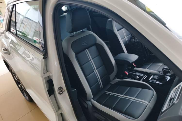 Used Volkswagen T-ROC 2025 300TSI DSG Two-Wheel Drive Chen Guang Edition Right Front Seat