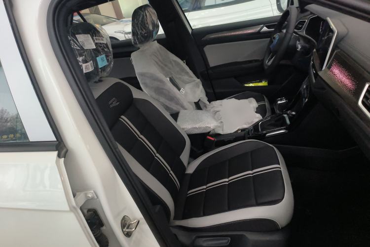 Used Volkswagen T-ROC 2025 Facelift Model 2 300TSI DSG Two-Wheel Drive Chenguang Edition Right Front Seat