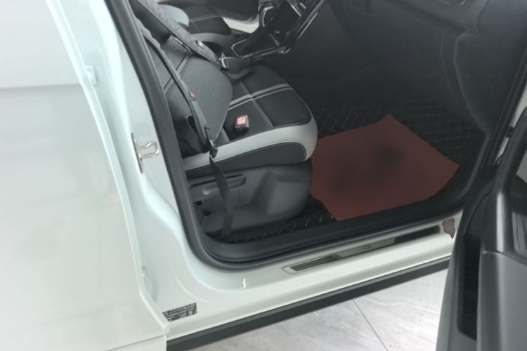 Used Volkswagen T-ROC 2025 300TSI DSG Two-Wheel Drive Chen Guang Edition Right Front Seat