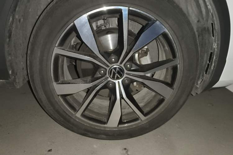 Used Volkswagen T-ROC 2025 300TSI DSG Two-Wheel Drive Chen Guang Edition Right Front Wheel Hub