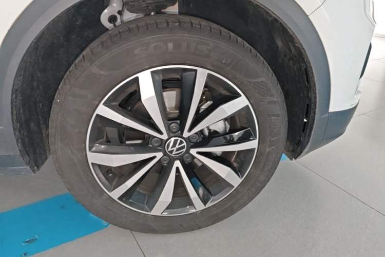 Used Volkswagen T-ROC 2025 280TSI DSG Two-Wheel Drive Time Edition Right Front Wheel Hub