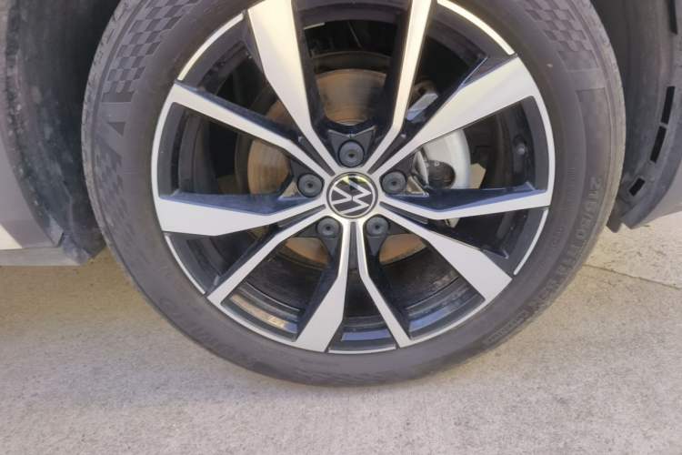 Used Volkswagen T-ROC 2025 300TSI DSG Two-Wheel Drive Chen Guang Edition Right Front Wheel Hub