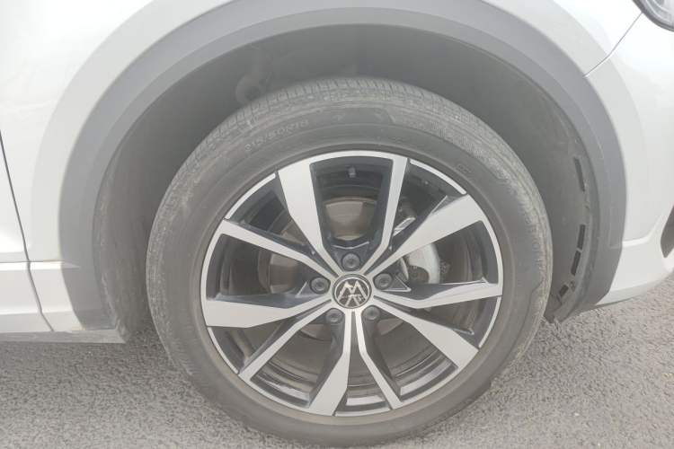 Used Volkswagen T-ROC 2025 300TSI DSG Two-Wheel Drive Chen Guang Edition Right Front Wheel Hub