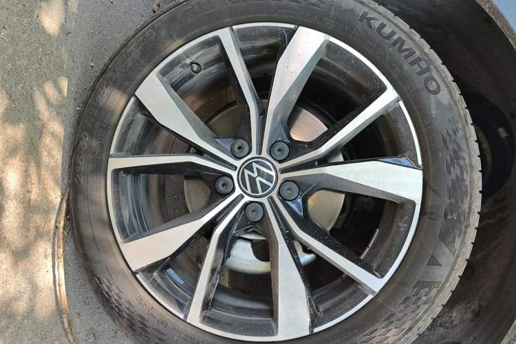 Used Volkswagen T-ROC 2025 300TSI DSG Two-Wheel Drive Chen Guang Edition Right Front Wheel Hub