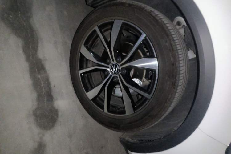 Used Volkswagen T-ROC 2025 Facelifted 300TSI DSG Two-Wheel-Drive Chen Guang Edition Right Front Wheel Hub