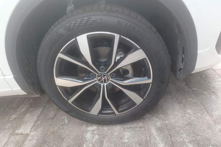 Used Volkswagen T-ROC 2025 300TSI DSG Two-Wheel Drive Chen Guang Edition Right Front Wheel Hub