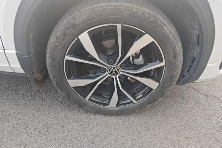 Used Volkswagen T-ROC 2025 300TSI DSG Two-Wheel Drive Chen Guang Edition Right Front Wheel Hub