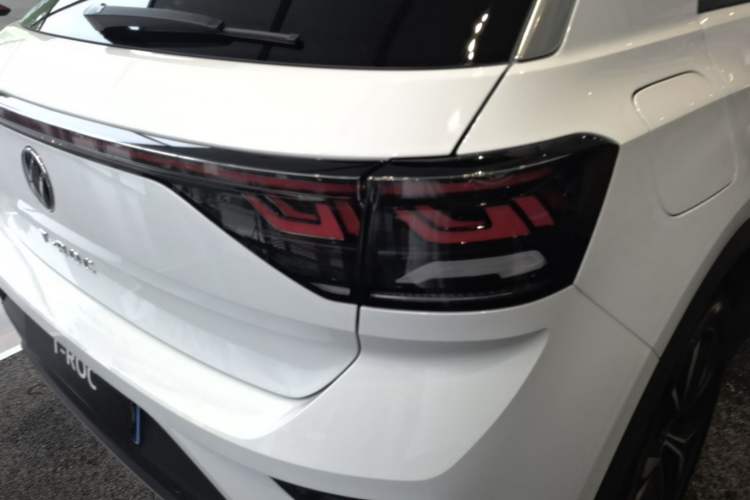 Used Volkswagen T-ROC 2025 Facelift Model 2 280TSI DSG Two-Wheel Drive Shiguang Edition Right Rear Taillight