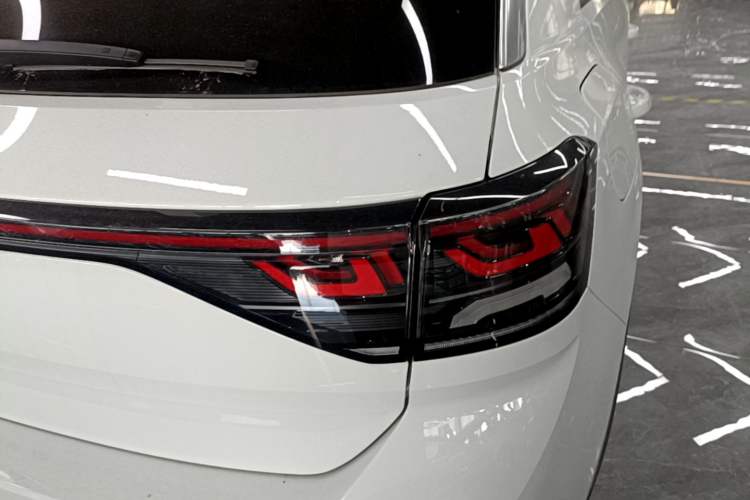 Used Volkswagen T-ROC 2025 Facelift Model 2 280TSI DSG Two-Wheel Drive Shiguang Edition Right Rear Taillight