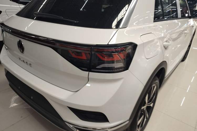 Used Volkswagen T-ROC 2025 Facelift Model 2 280TSI DSG Two-Wheel Drive Shiguang Edition Right Rear Taillight