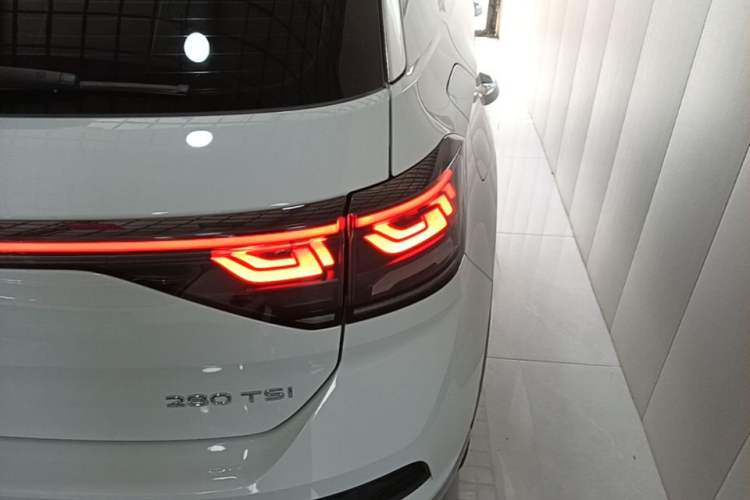 Used Volkswagen T-ROC 2025 280TSI DSG Two-Wheel Drive Time Edition Right Rear Taillight