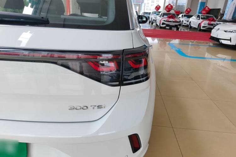 Used Volkswagen T-ROC 2025 300TSI DSG Two-Wheel Drive Chen Guang Edition Right Rear Taillight