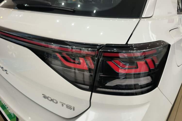 Used Volkswagen T-ROC 2025 Facelift Model 2 300TSI DSG Two-Wheel Drive Chenguang Edition Right Rear Taillight