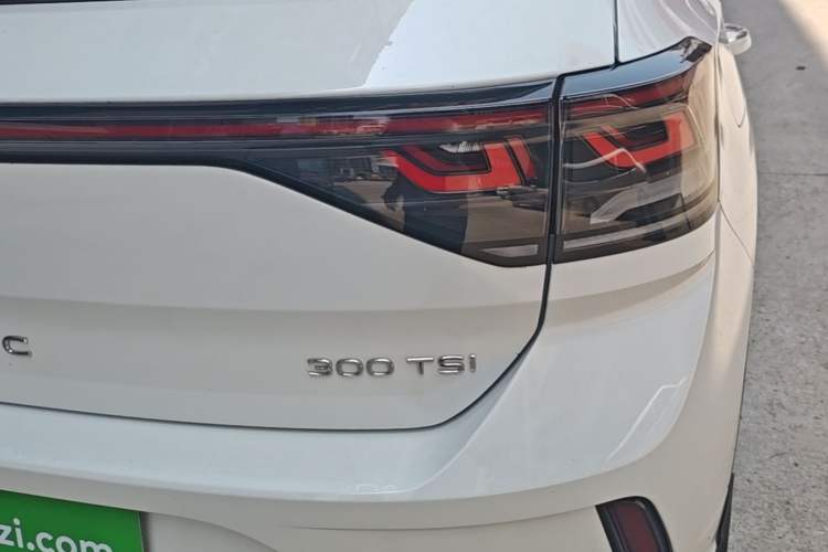 Used Volkswagen T-ROC 2025 300TSI DSG Two-Wheel Drive Chen Guang Edition Right Rear Taillight