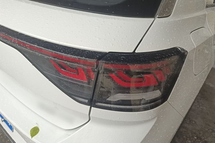 Used Volkswagen T-ROC 2025 300TSI DSG Two-Wheel Drive Chen Guang Edition Right Rear Taillight