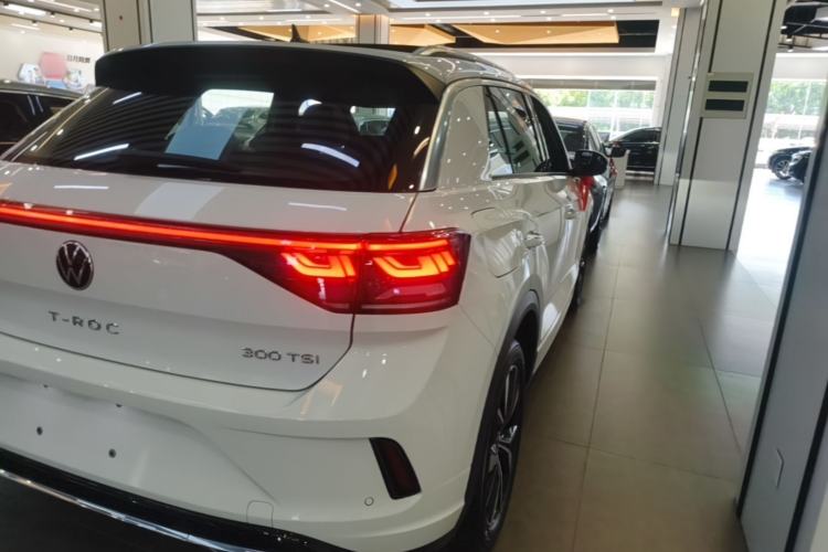 Used Volkswagen T-ROC 2025 300TSI DSG Two-Wheel Drive Chen Guang Edition Right Rear Taillight