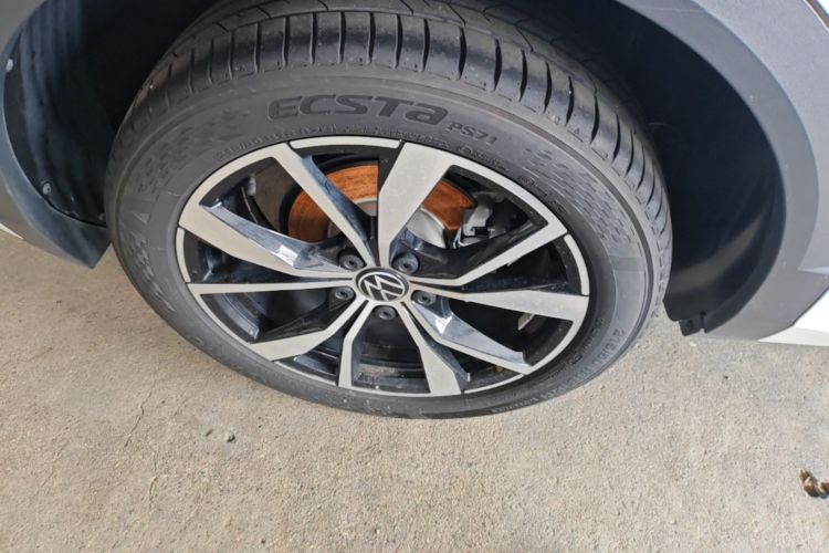 Used Volkswagen T-ROC 2025 Facelifted 300TSI DSG Two-Wheel-Drive Chen Guang Edition Right Rear Wheel Hub