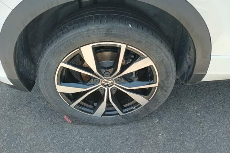 Used Volkswagen T-ROC 2025 300TSI DSG Two-Wheel Drive Chen Guang Edition Right Rear Wheel Hub