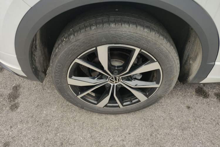 Used Volkswagen T-ROC 2025 300TSI DSG Two-Wheel Drive Chen Guang Edition Right Rear Wheel Hub