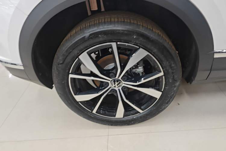 Used Volkswagen T-ROC 2025 Facelift Model 2 280TSI DSG Two-Wheel Drive Shiguang Edition Right Rear Wheel Hub