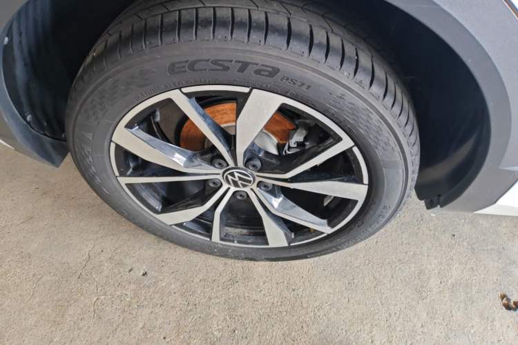 Used Volkswagen T-ROC 2025 Facelifted 300TSI DSG Two-Wheel-Drive Chen Guang Edition Right Rear Wheel Hub