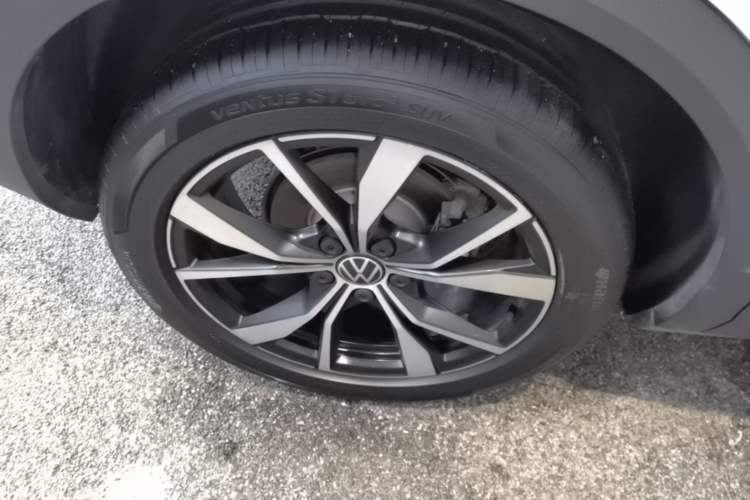 Used Volkswagen T-ROC 2025 Facelift Model 2 280TSI DSG Two-Wheel Drive Shiguang Edition Right Rear Wheel Hub