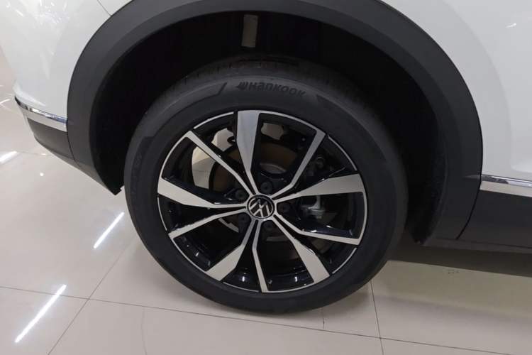 Used Volkswagen T-ROC 2025 Facelift Model 2 280TSI DSG Two-Wheel Drive Shiguang Edition Right Rear Wheel Hub