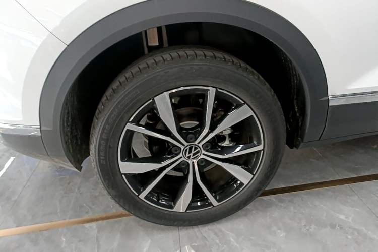 Used Volkswagen T-ROC 2025 Facelift Model 2 280TSI DSG Two-Wheel Drive Shiguang Edition Right Rear Wheel Hub