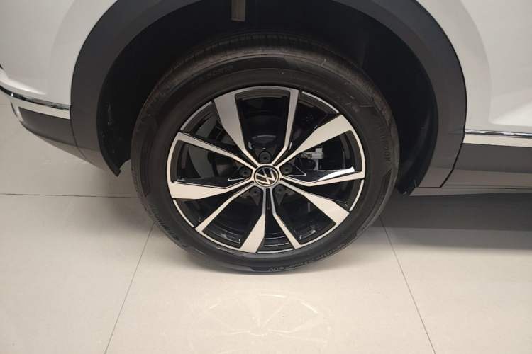 Used Volkswagen T-ROC 2025 Facelift Model 2 280TSI DSG Two-Wheel Drive Shiguang Edition Right Rear Wheel Hub