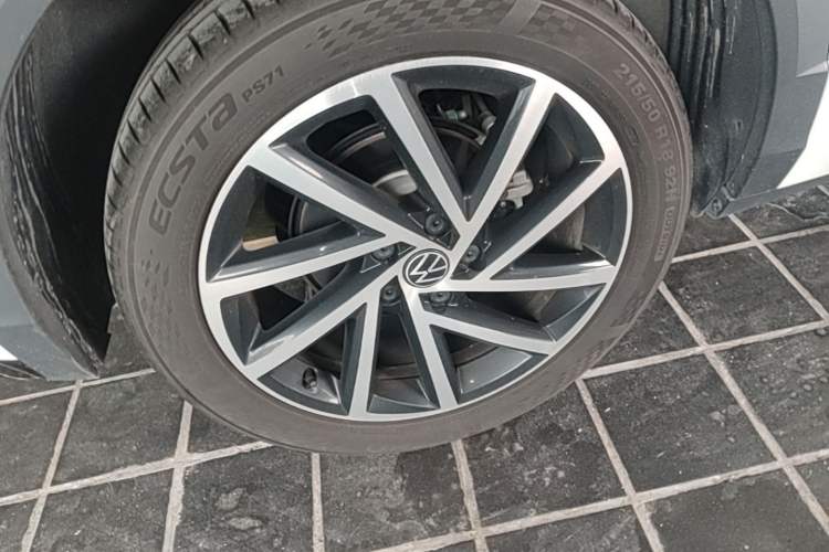 Used Volkswagen T-ROC 2025 300TSI DSG Two-Wheel Drive Starlight Edition Right Rear Wheel Hub