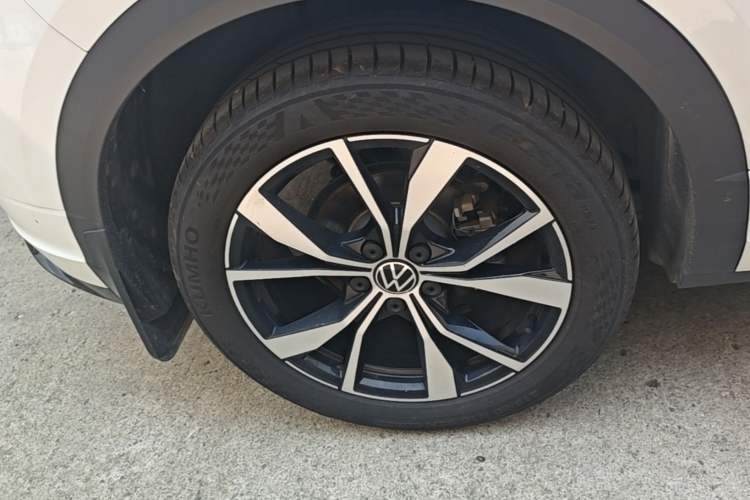 Used Volkswagen T-ROC 2025 300TSI DSG Two-Wheel Drive Chen Guang Edition Right Rear Wheel Hub