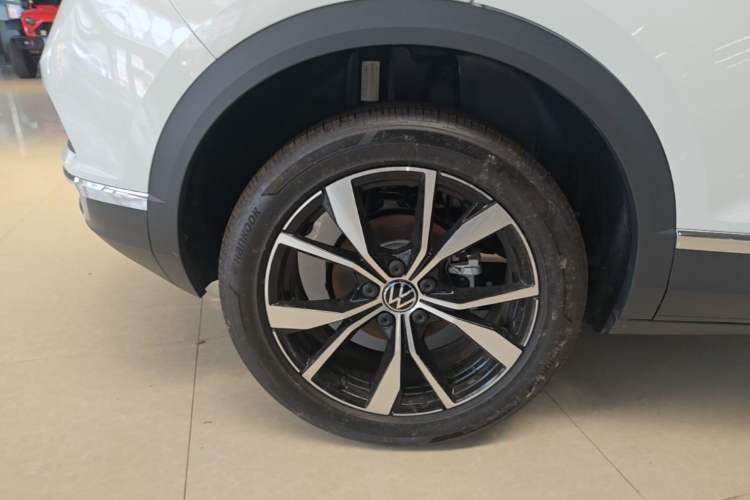 Used Volkswagen T-ROC 2025 Facelift Model 2 280TSI DSG Two-Wheel Drive Shiguang Edition Right Rear Wheel Hub