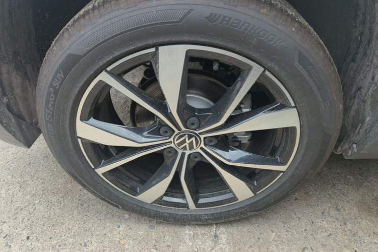 Used Volkswagen T-ROC 2025 Facelift Model 2 300TSI DSG Two-Wheel Drive Chenguang Edition Right Rear Wheel Hub