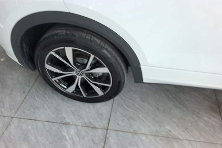 Used Volkswagen T-ROC 2025 300TSI DSG Two-Wheel Drive Chen Guang Edition Right Rear Wheel Hub