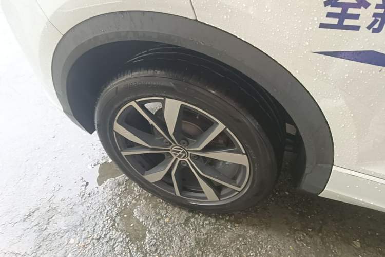 Used Volkswagen T-ROC 2025 300TSI DSG Two-Wheel Drive Chen Guang Edition Right Rear Wheel Hub
