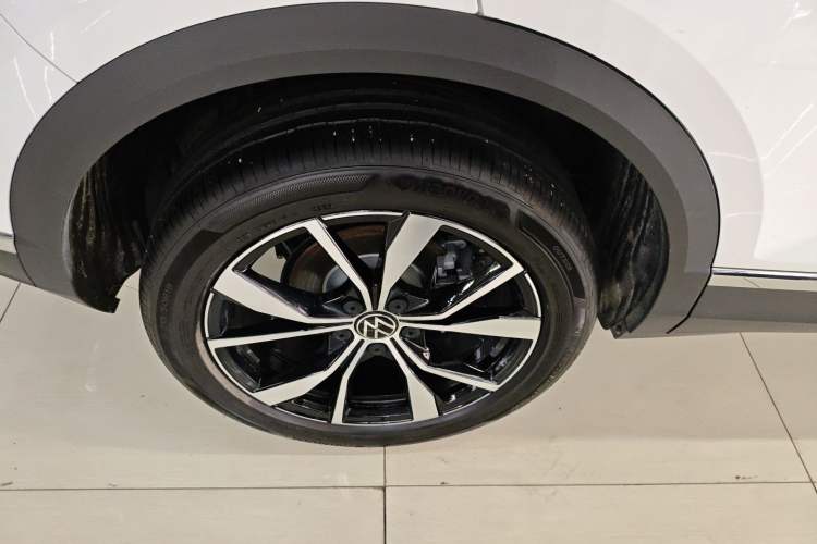 Used Volkswagen T-ROC 2025 Facelifted 280TSI DSG Two-Wheel Drive Time Edition Right Rear Wheel Hub