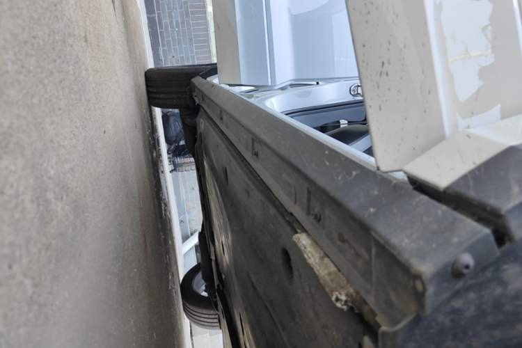 Used Volkswagen T-ROC 2025 300TSI DSG Two-Wheel Drive Chen Guang Edition Right Side Sill