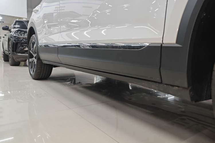 Used Volkswagen T-ROC 2025 Facelift Model 2 280TSI DSG Two-Wheel Drive Shiguang Edition Right Side Sill