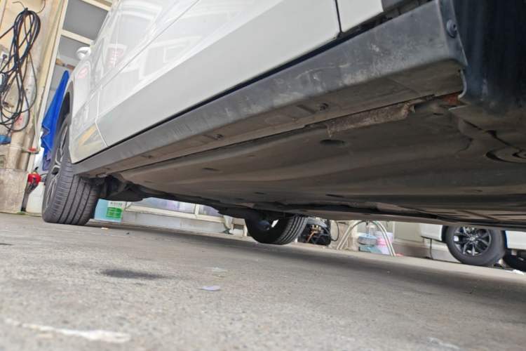 Used Volkswagen T-ROC 2025 Facelifted 300TSI DSG Two-Wheel-Drive Chen Guang Edition Right Side Sill