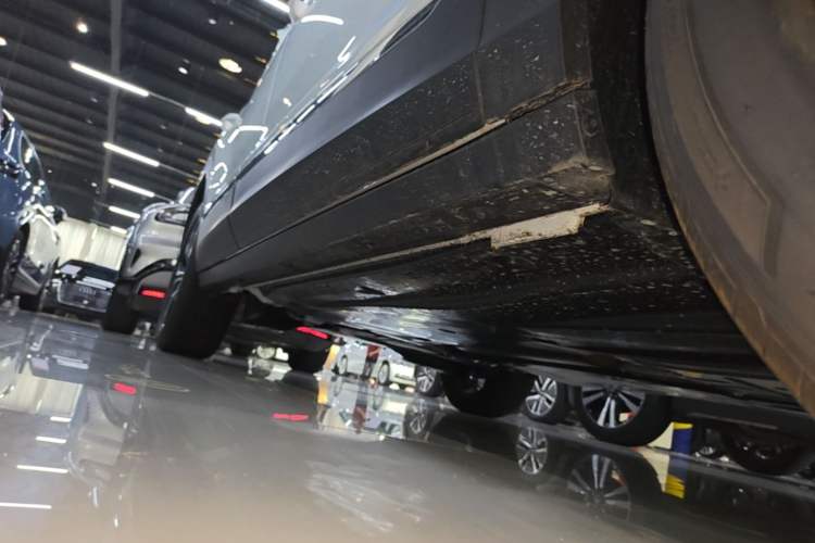 Used Volkswagen T-ROC 2025 Facelift Model 2 280TSI DSG Two-Wheel Drive Shiguang Edition Right Side Sill