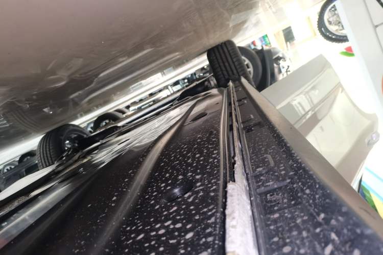 Used Volkswagen T-ROC 2025 Facelift Model 2 300TSI DSG Two-Wheel Drive Xingguang Edition Right Side Sill