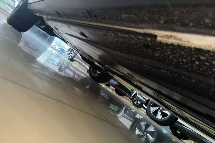 Used Volkswagen T-ROC 2025 Facelift Model 2 300TSI DSG Two-Wheel Drive Chenguang Edition Right Side Sill