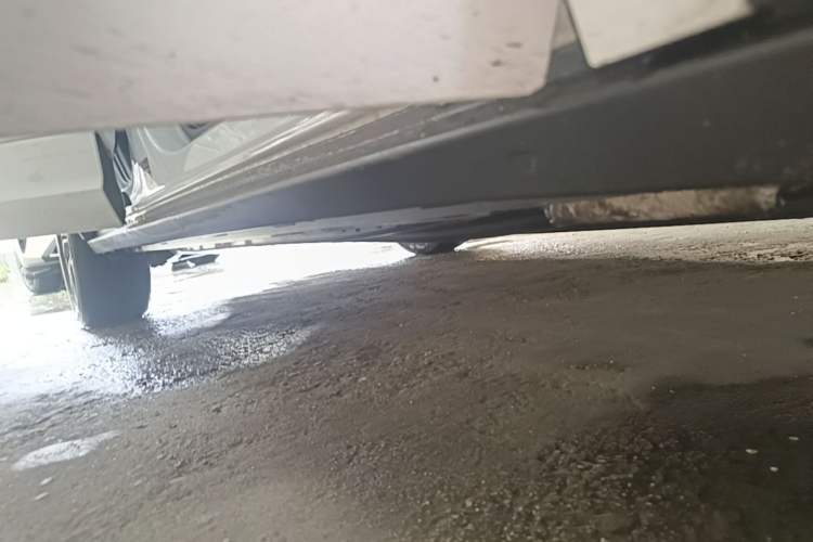 Used Volkswagen T-ROC 2025 300TSI DSG Two-Wheel Drive Chen Guang Edition Right Side Sill