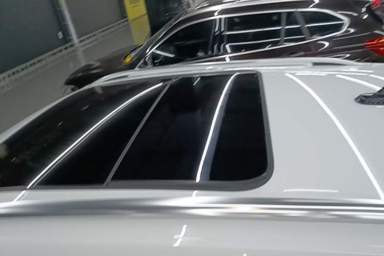 Used Volkswagen T-ROC 2025 Facelift Model 2 300TSI DSG Two-Wheel Drive Chenguang Edition Roof
