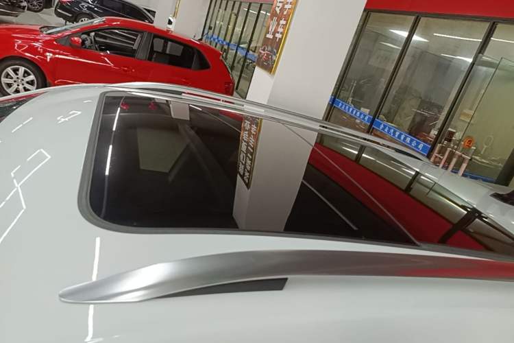 Used Volkswagen T-ROC 2025 300TSI DSG Two-Wheel Drive Chen Guang Edition Roof