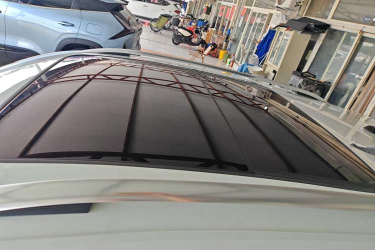 Used Volkswagen T-ROC 2025 Facelifted 300TSI DSG Two-Wheel-Drive Chen Guang Edition Roof