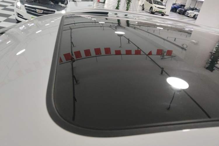 Used Volkswagen T-ROC 2025 300TSI DSG Two-Wheel Drive Chen Guang Edition Roof