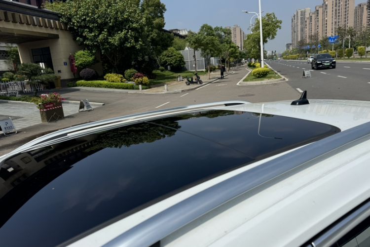 Used Volkswagen T-ROC 2025 Facelifted 300TSI DSG Two-Wheel-Drive Chen Guang Edition Roof